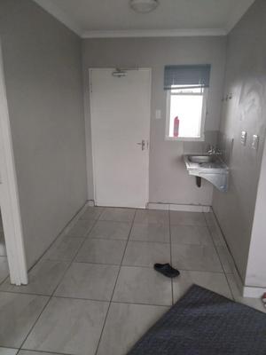 2 bedroom flat for sale in clayville ext 45 for R380000, cash buyers only For Sale in Clayville, Midrand