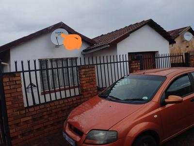 3 bedroom house for sale in mamelodi Pretoria khutsong section for R850000 with single garage For Sale in Mamelodi, Mamelodi