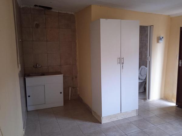 Bachelor for rental in ebony park with toilet and shower inside with small kitchenette and wardrobes and parking for R2800 rent For Rent in Ebony Park, Ebony Park