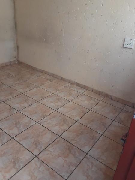 Room for rental in ebony park with tiles and ceiling, no parking for R1600 rent including water and electricity For Rent in Ebony Park, Ebony Park